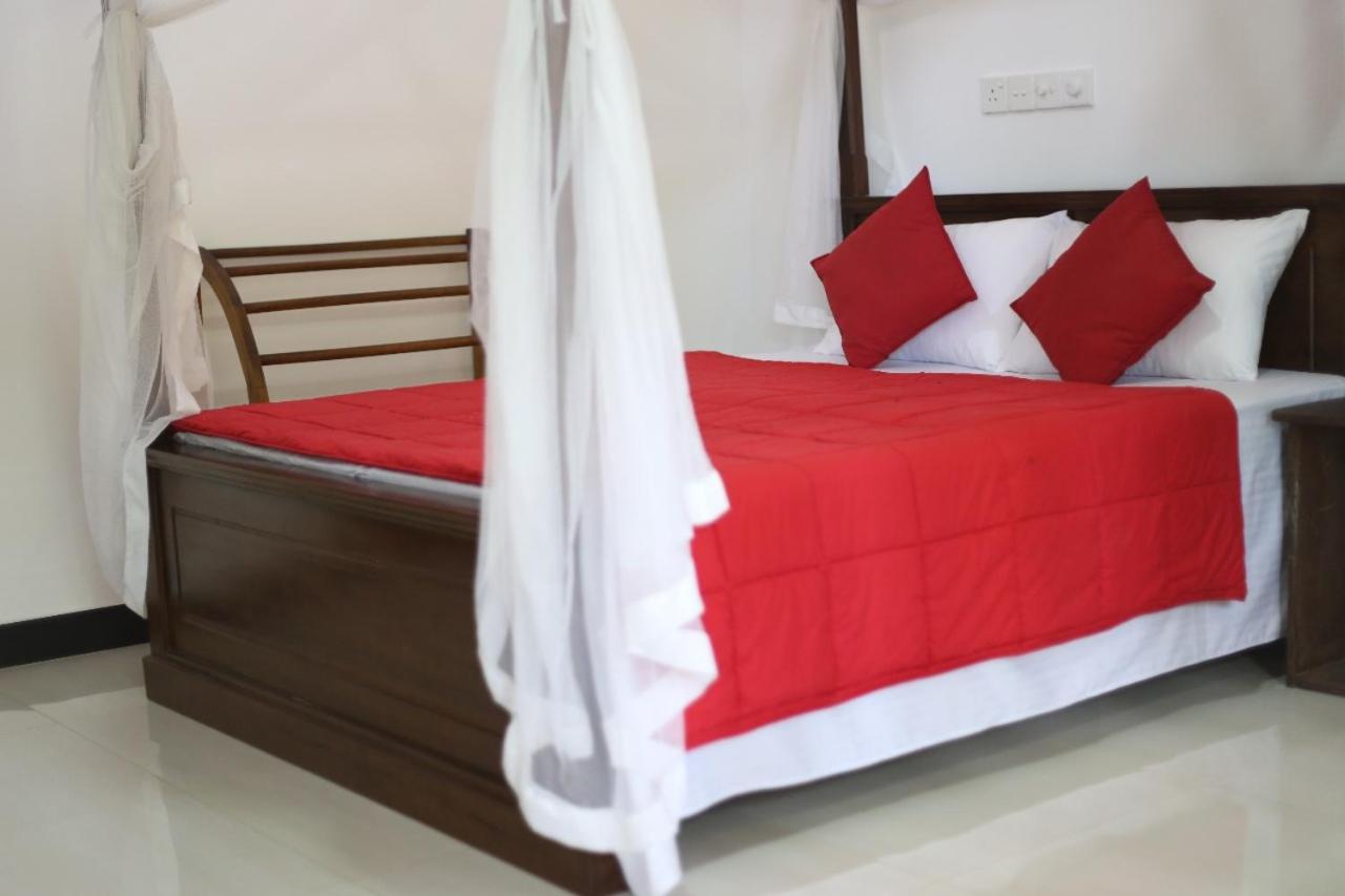 Bakery Family Guest House Mirissa Room photo