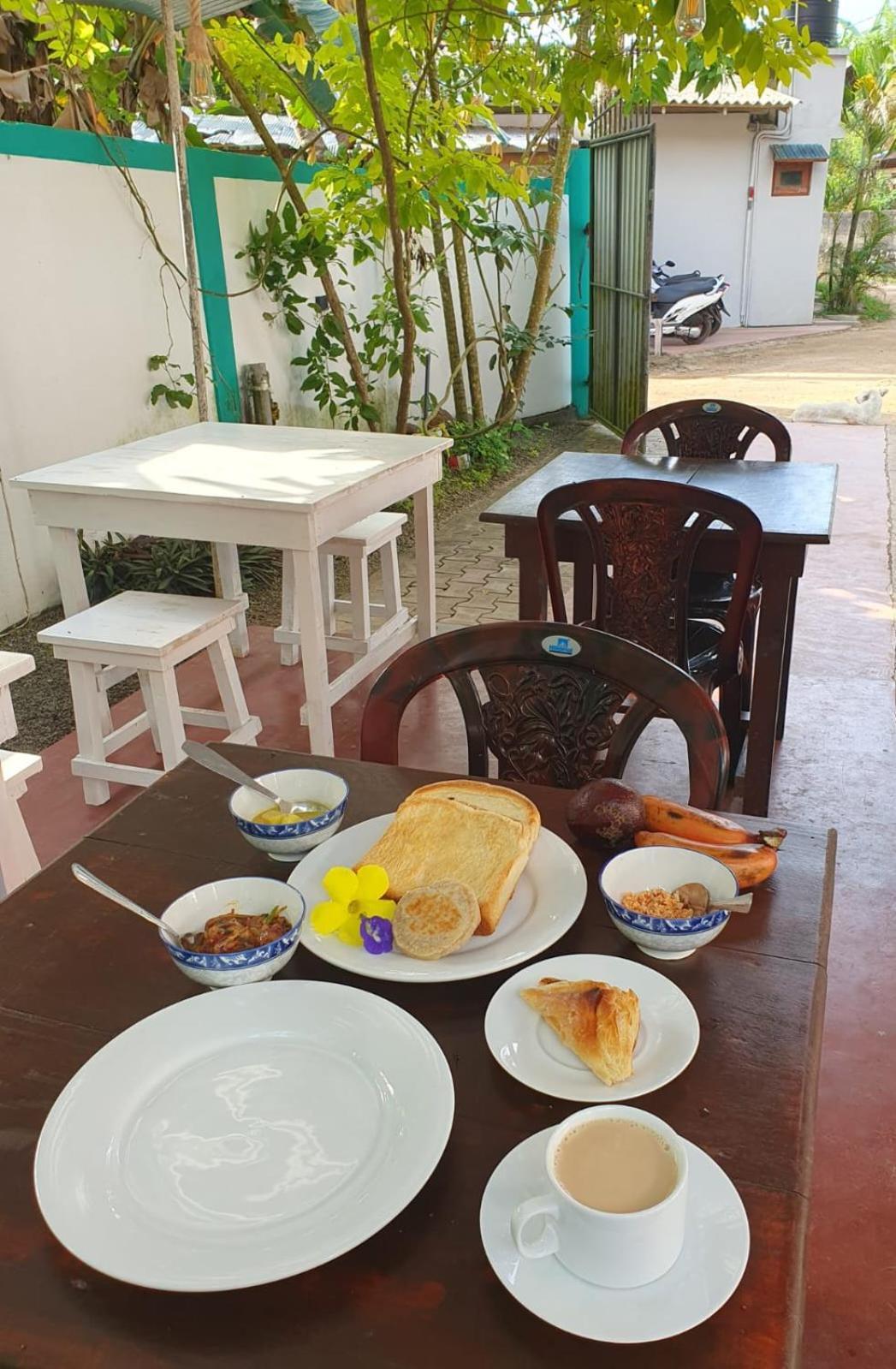 Bakery Family Guest House Mirissa Exterior photo