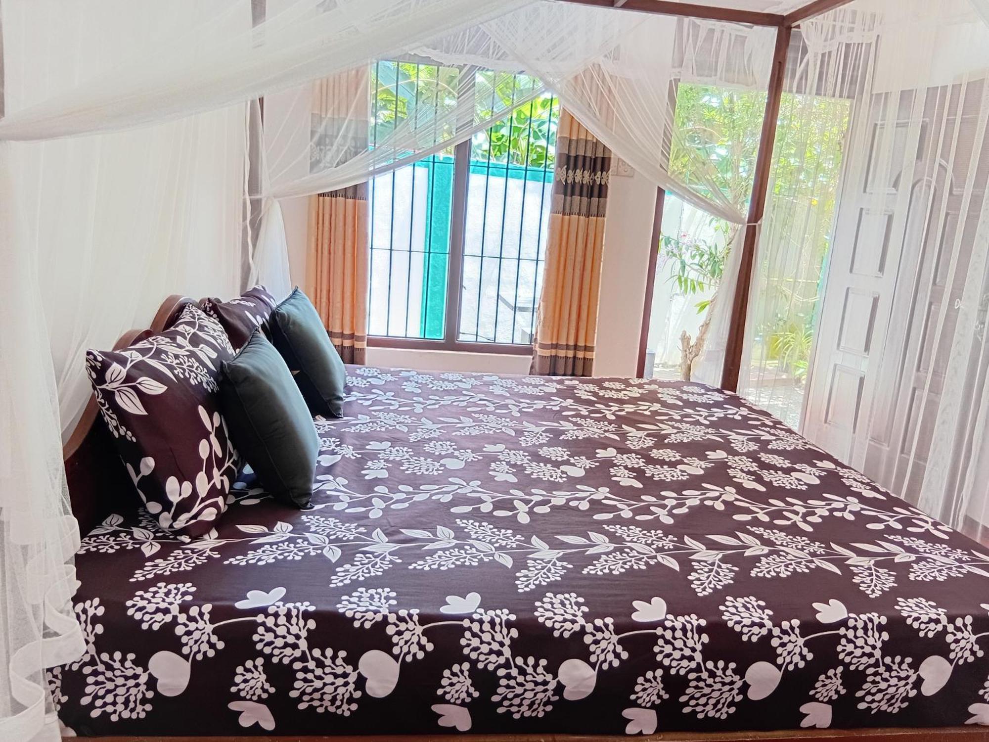 Bakery Family Guest House Mirissa Exterior photo